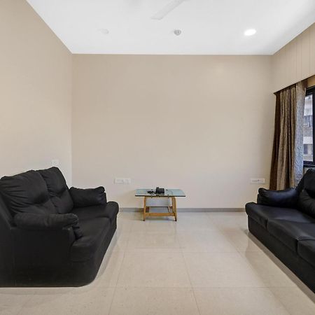 Clubhouse Hotel Raajpath Вадодара Екстериор снимка