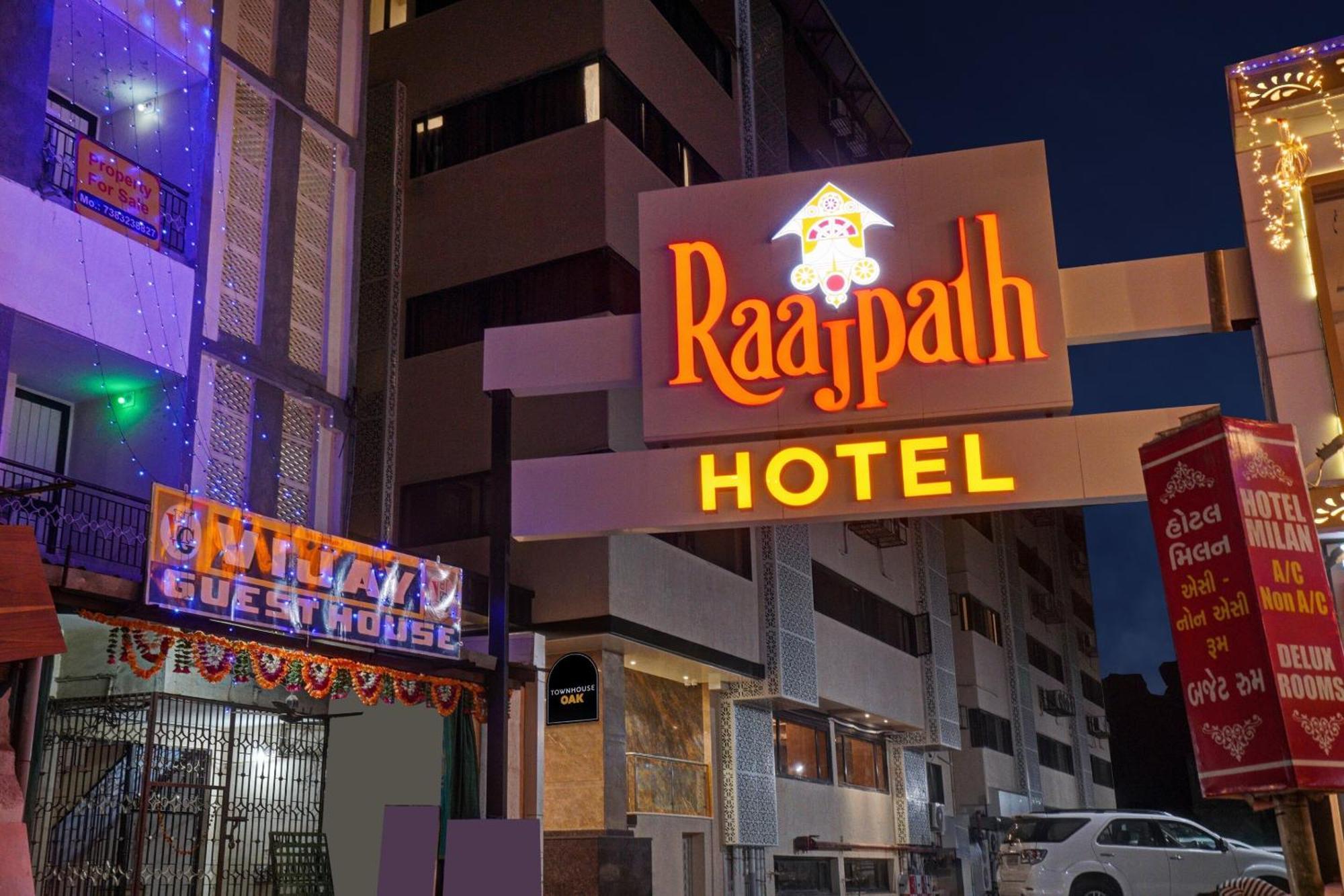 Clubhouse Hotel Raajpath Вадодара Екстериор снимка