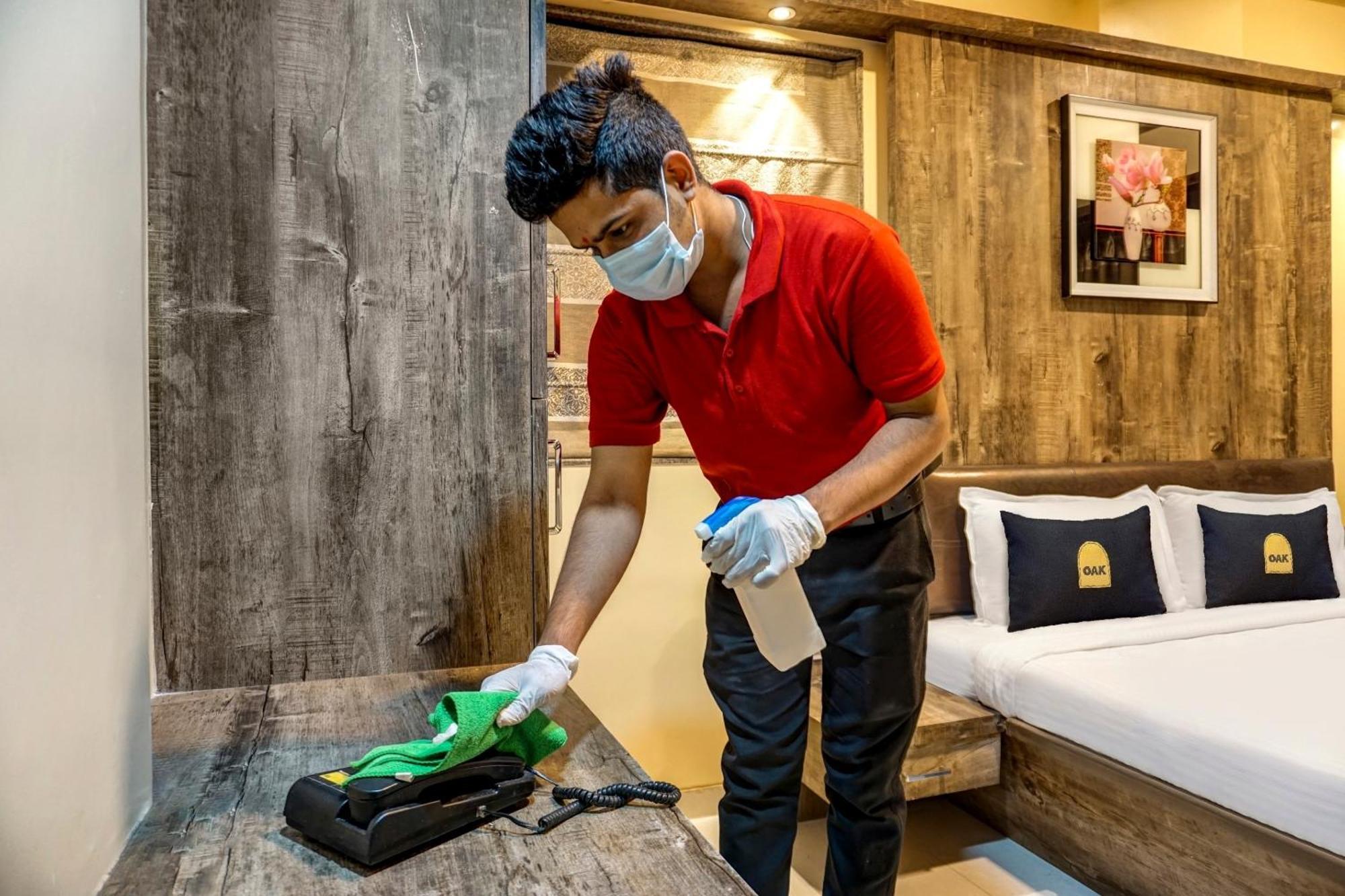 Clubhouse Hotel Raajpath Вадодара Екстериор снимка
