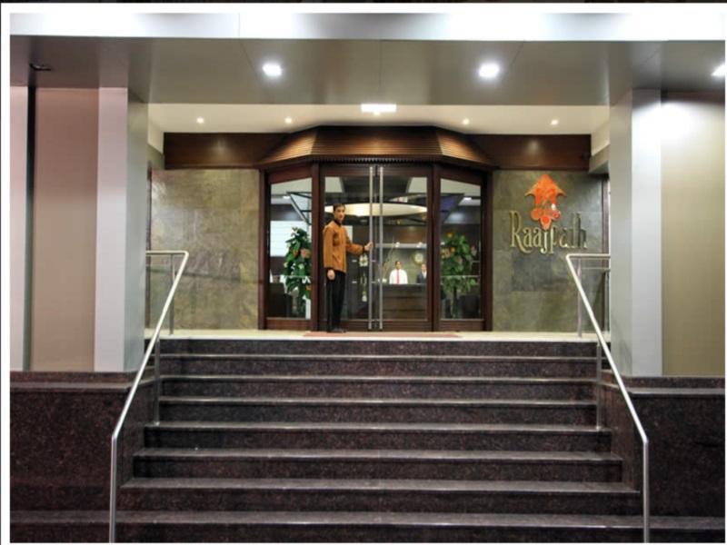 Clubhouse Hotel Raajpath Вадодара Екстериор снимка